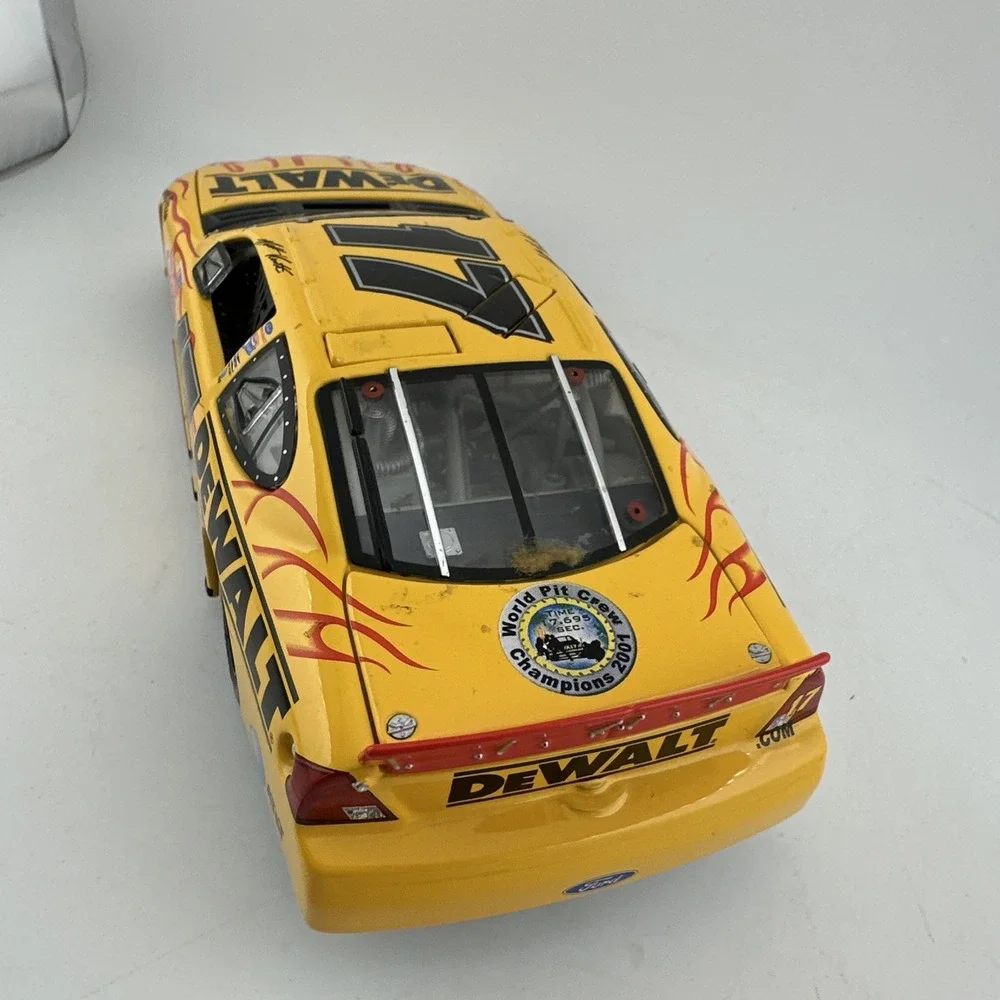 1:24 TEAM CALIBER OWNERS 02 #17 DEWALT FLAMES TAURUS MATT KENSETH Limited Editio